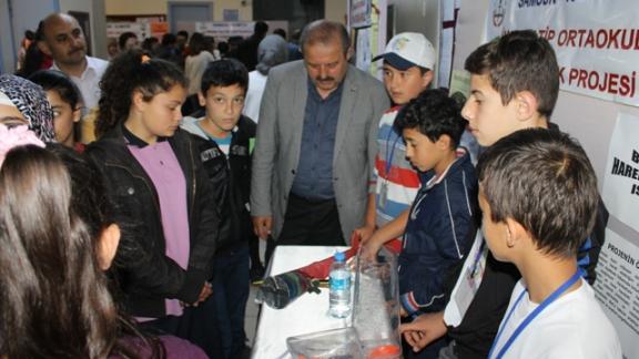 19 Mayıs İmam Hatip Orta Okulu Öğrencileri Tarafından 4006 TÜBİTAK Bilim Fuarı Proje Sergisi Açıldı.