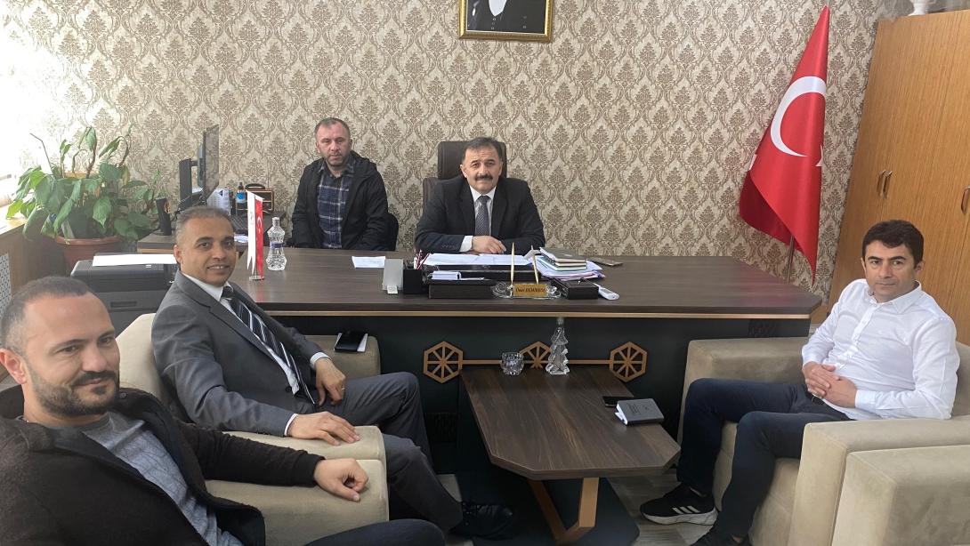  İLÇE MİLLİ EĞİTİM MÜDÜRÜMÜZ SAYIN ÖMER DEMİRKOL,CUMHURİYET İLKOKULU İDARECİLERDEN BRİFİNG ALDI