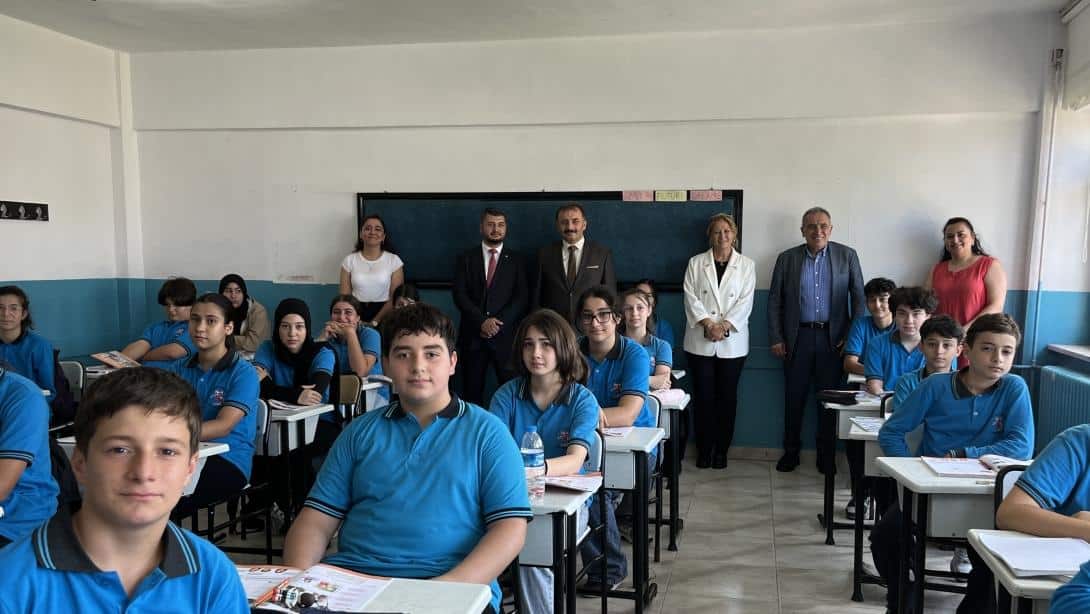 YENİ EĞİTİM ÖĞRETİM YILI BAŞLAMASI NEDENİYLE İLÇE MİLLİ EĞİTİM MÜDÜRÜMÜZ İLÇE KAYMAKAMIMIZ SAYIN HALUK ŞİMŞEK İLE OKULLARI ZİYARET ETTİLER